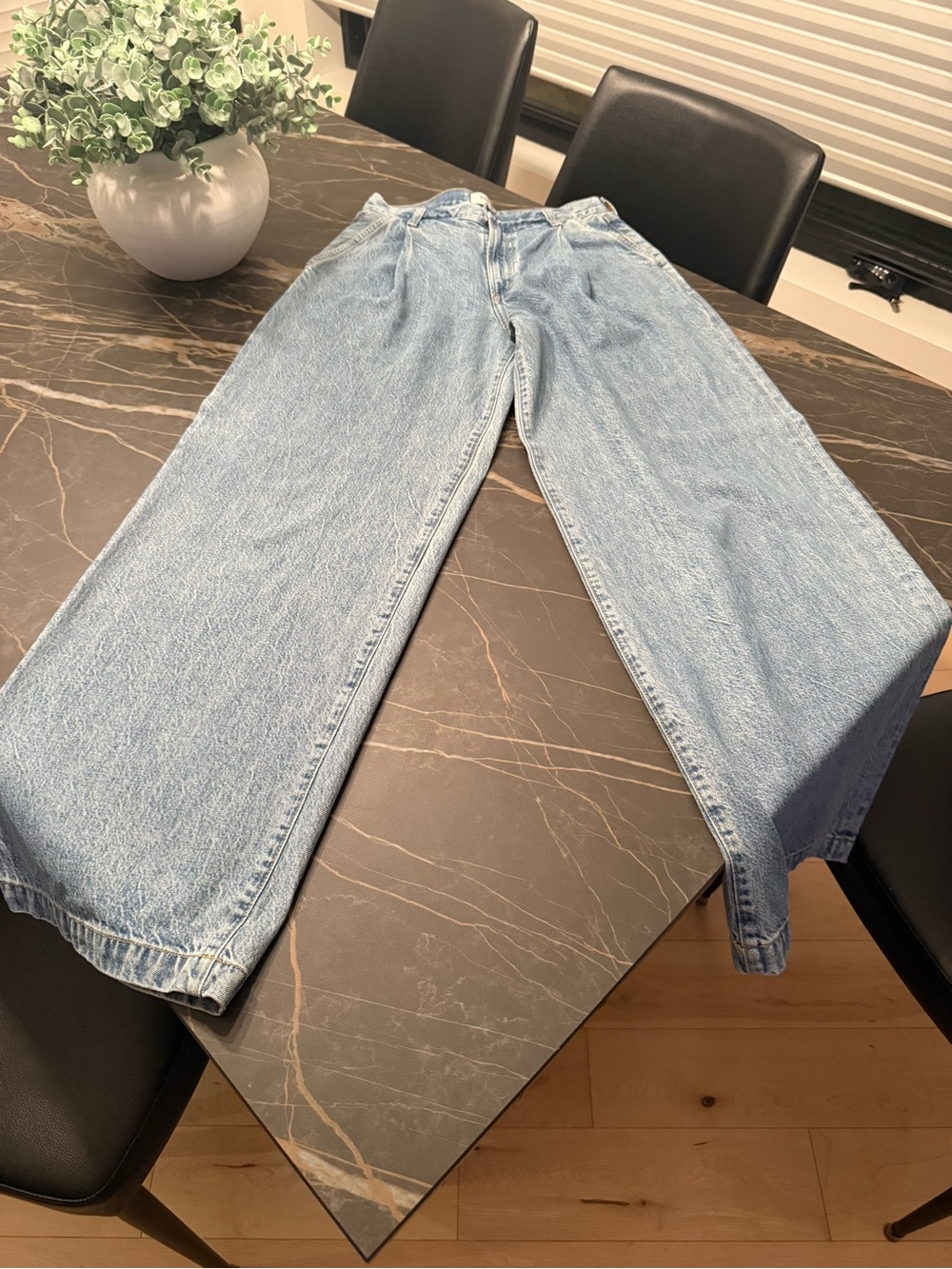 AGOLDE Blue Ellis Jeans, size 24, like new - Picture 5 of 8